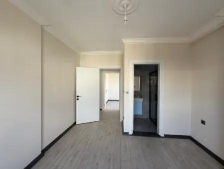 Villalar Bölgesinde Bahçeli 3+1 Konforlu Villa