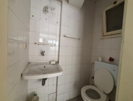 Alsancak Şair Eşref Bulvarı Cami Yakını 1+1  Kiralık Ofis/Daire!