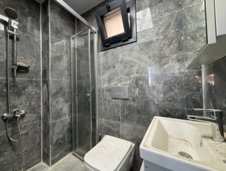 Seferihisar Çolakibrahim Bey Mahallesinde Geniş Balkonlu Satılık 2+1 Daire