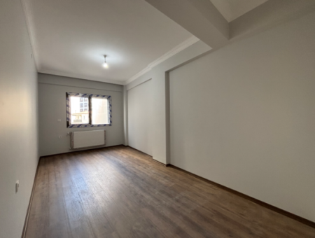 Seferihisar Turabiye’de Balkonlu Satılık 1+1 Daire