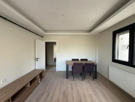 Seferihisar Camikebir’de Önü Açık, Geniş Balkonlu, Vestiyerli Sıfır 1+1 Satılık Daire