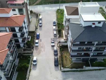 Seferihisar Camikebir’de Önü Açık, Geniş Balkonlu, Vestiyerli Sıfır 1+1 Satılık Daire