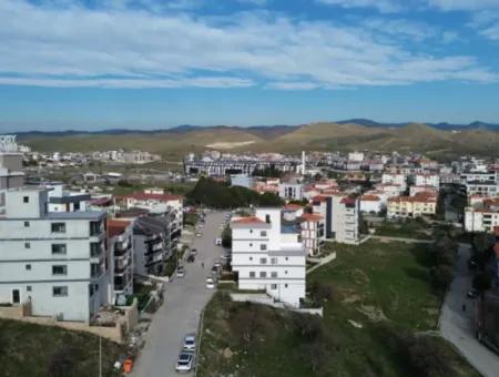 Seferihisar Camikebir’de Önü Açık, Geniş Balkonlu, Vestiyerli Sıfır 1+1 Satılık Daire