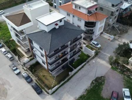 Seferihisar Camikebir’de Önü Açık, Geniş Balkonlu, Vestiyerli Sıfır 1+1 Satılık Daire