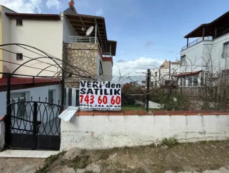 Seferihisar Akarca Atakum Sitesi’nde Bahçeden Deniz Manzaralı Satılık Villa