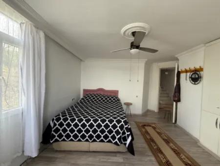 Seferihisar Akarca Atakum Sitesi’nde Bahçeden Deniz Manzaralı Satılık Villa