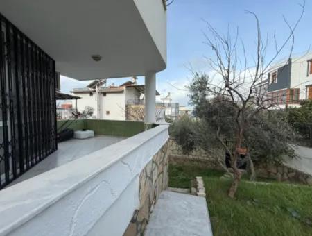 Seferihisar Akarca Atakum Sitesi’nde Bahçeden Deniz Manzaralı Satılık Villa