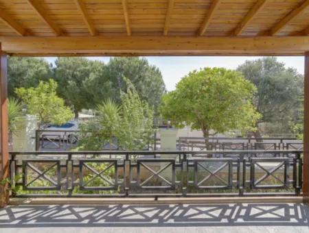 Güzelbahçe Kahramandere Avukatlar Sitesi’nde  Bahçeli – Şömineli – 3+1 Kiralık Villa