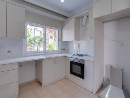 Güzelbahçe Kahramandere Avukatlar Sitesi’nde  Bahçeli – Şömineli – 3+1 Kiralık Villa