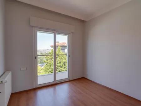 Güzelbahçe Kahramandere Avukatlar Sitesi’nde  Bahçeli – Şömineli – 3+1 Kiralık Villa