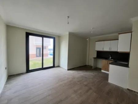 Seferihisar Akarca’da Deniz Manzaralı, Havuzlu Sitede Sıfır 3+1 Villalar