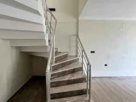 Seferihisar Akarca’da Deniz Manzaralı, Havuzlu Sitede Sıfır 3+1 Villalar