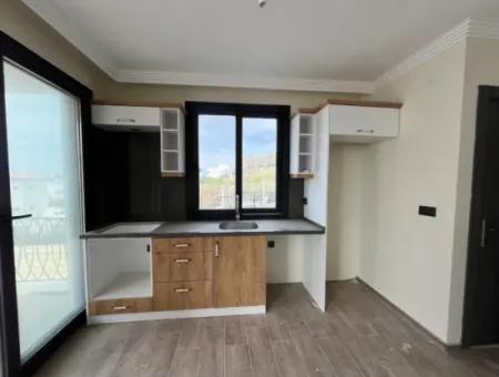 Seferihisar Akarca’da Deniz Manzaralı, Havuzlu Sitede Sıfır 3+1 Villalar