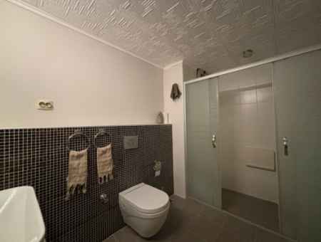 Alsancak Mustafa Enver Bey Caddesi’nde Merkezi Konumda, Geniş Ve Kullanışlı 4+1 Kiralık Daire.