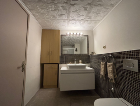 Alsancak Mustafa Enver Bey Caddesi’nde Merkezi Konumda, Geniş Ve Kullanışlı 4+1 Kiralık Daire.