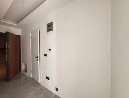 Seferihisar Hıdırlık Mahallesinde Merkez Konumlu Satılık 1 + 1 Daire