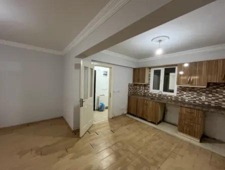 Seferihisar Pazar Yerinde, Teraslı Ve Balkonlu Satılık 3+1 Daire