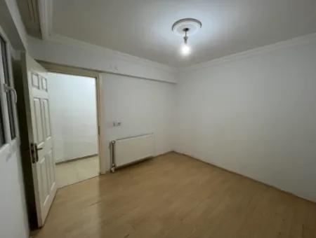 Seferihisar Pazar Yerinde, Teraslı Ve Balkonlu Satılık 3+1 Daire