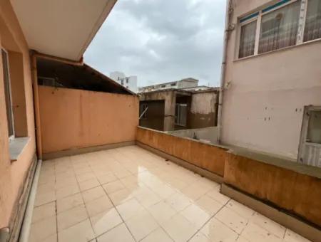 Seferihisar Pazar Yerinde, Teraslı Ve Balkonlu Satılık 3+1 Daire