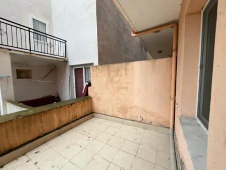 Seferihisar Pazar Yerinde, Teraslı Ve Balkonlu Satılık 3+1 Daire