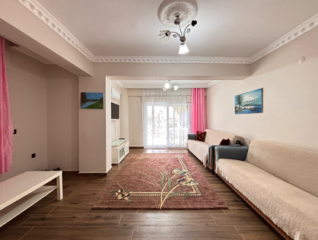 Çeşme Alaçatı’da Geniş Bahçeli Eşyalı Kiralık Villa