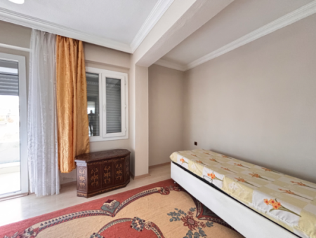 Çeşme Alaçatı’da Geniş Bahçeli Eşyalı Yıllık Kiralık Villa