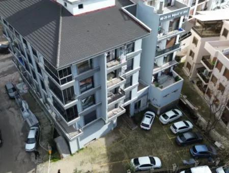 Seferihisar Camikebir Mahallesi – Merkezde, Satılık 1+1 Balkonlu Daire