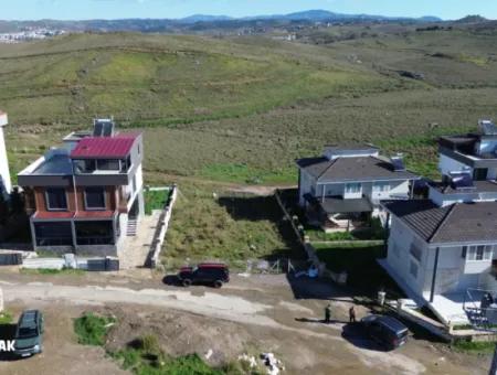 Seferihisar Akarca Tepecik’te | Deniz Manzaralı | Siteler Bölgesinde | İkiz Villa İmarlı Satılık Arsa