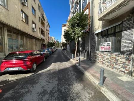 Kahramanlar Camisinin Karşı Köşesi' De 1417 Sokak’ta 70 M² Toplam  Giriş + Bodrum Kiralık Ofis