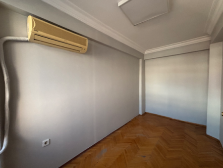 Alsancak Devlet Hastanesi Karşısı Köşe 2+1 Kiralık İş Yeri /Büro