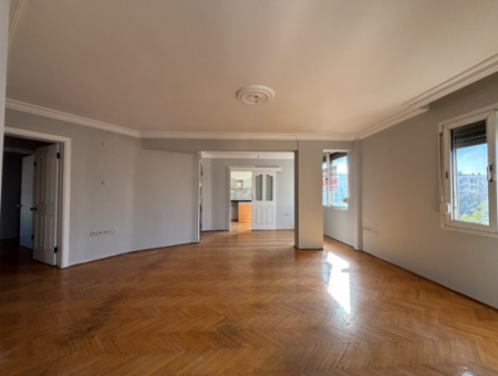 Alsancak Devlet Hastanesi Karşısı Köşe 2+1 Kiralık İş Yeri /Büro