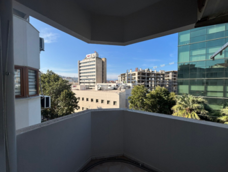 Alsancak Özel Sağlık Hastanesi Karşısı 1+1 Balkonlu 5.Kat Kiralık Daire