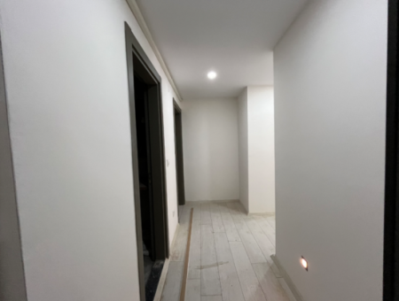 Seferihisar Hıdırlık’ta Şehir Merkezinde Sıfır 2+1 Satılık Daire