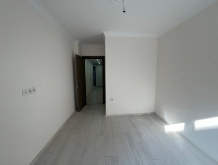 Seferihisar Hıdırlık’ta Şehir Merkezinde Sıfır 2+1 Satılık Daire