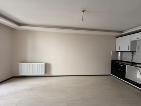 Seferihisar Camikebir’de Şehir Merkezinde Kiralık 1+1 Daire