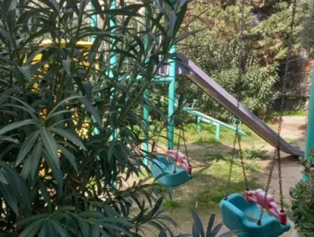 Kuşadası Zeytin Tepe Sitesi’nde Havuzlu, Eşyalı 2+1 Kiralık Daire