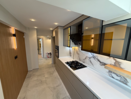 Basın Sitesinde Caddeye Yakın Köşe Ara Kat Full Tadilatlı Daire