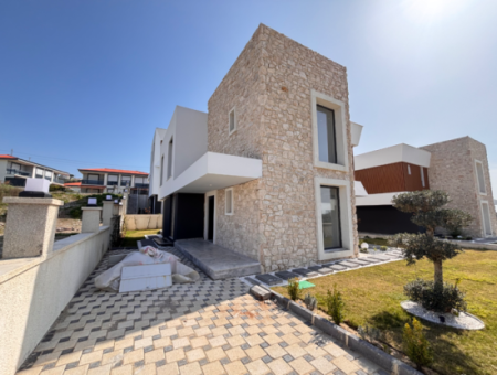 Seferihisar Tepecik Mah Butik Site İçerisinde Satılık 3+1 Villa
