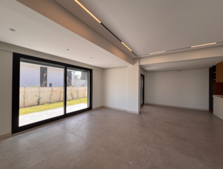 Seferihisar Tepecik Mah Butik Site İçerisinde Satılık 3+1 Villa