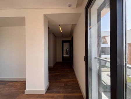 Seferihisar Tepecik Mah Butik Site İçerisinde Satılık 3+1 Villa