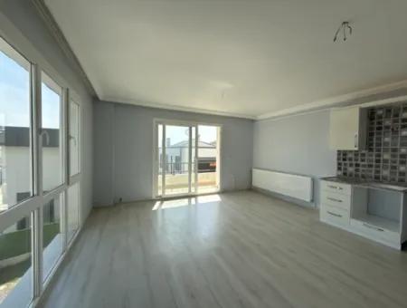 Seferihisar Çolakibrahimbey Mahallesi’nde Kiralık Ferah 1+1 Daire