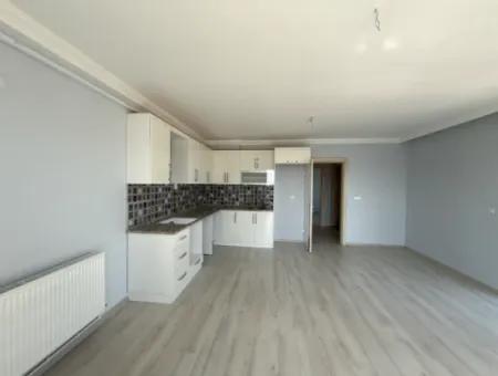 Seferihisar Çolakibrahimbey Mahallesi’nde Kiralık Ferah 1+1 Daire