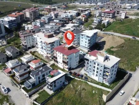 Seferihisar Çolakibrahimbey Mahallesi’nde Kiralık Ferah 1+1 Daire