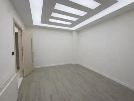 Seferihisar Pazaryeri’nde Merkezi Konumda, Genç Binada Satılık 2+1 Daire