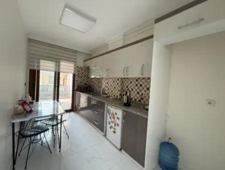 Seferihisar Pazaryeri’nde Merkezi Konumda, Genç Binada Satılık 2+1 Daire