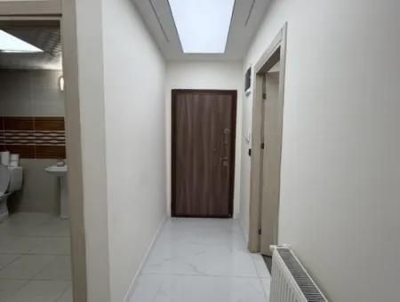 Seferihisar Pazaryeri’nde Merkezi Konumda, Genç Binada Satılık 2+1 Daire