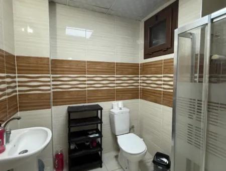 Seferihisar Pazaryeri’nde Merkezi Konumda, Genç Binada Satılık 2+1 Daire