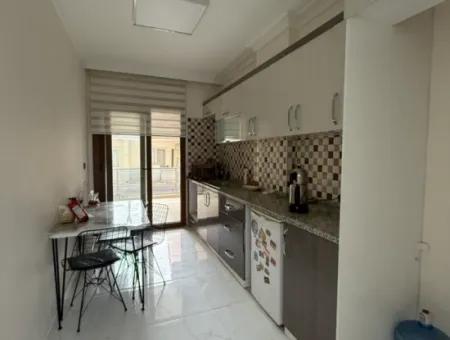 Seferihisar Pazaryeri’nde Merkezi Konumda, Genç Binada Satılık 2+1 Daire