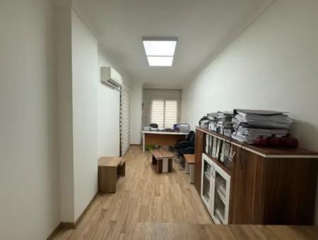 Seferihisar Pazaryeri’nde Merkezi Konumda, Genç Binada Satılık 2+1 Daire