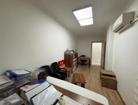 Seferihisar Pazaryeri’nde Merkezi Konumda, Genç Binada Satılık 2+1 Daire